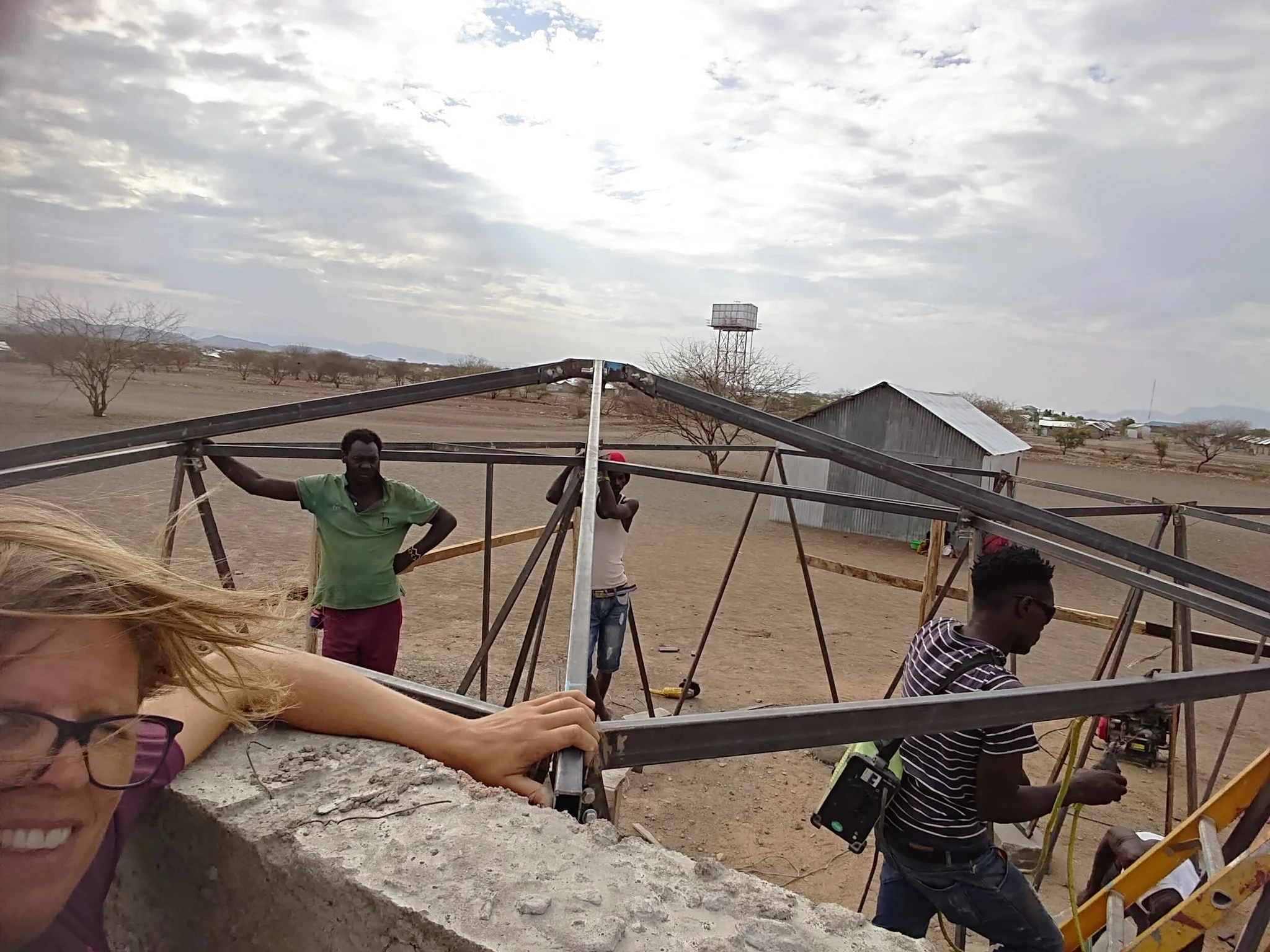 the first small roof is up - all steel parts are easy connected with bolts and nuts for re-use possibility